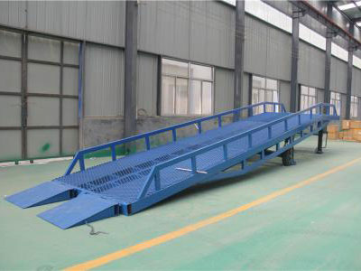 移動(dòng)式登車橋 移動(dòng)式登車橋
